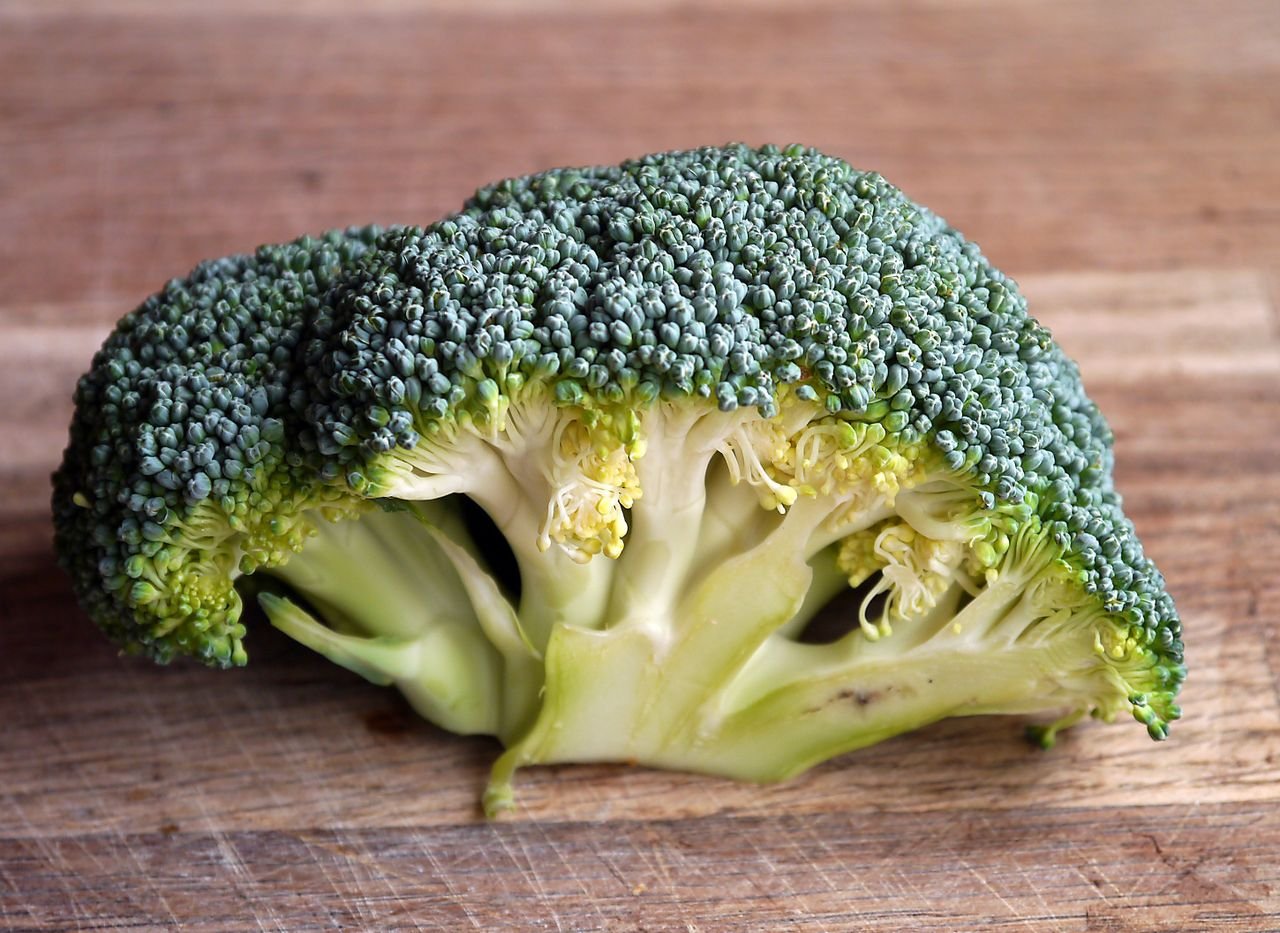 Fresh broccoli, one of the richest plant sources of chromium
