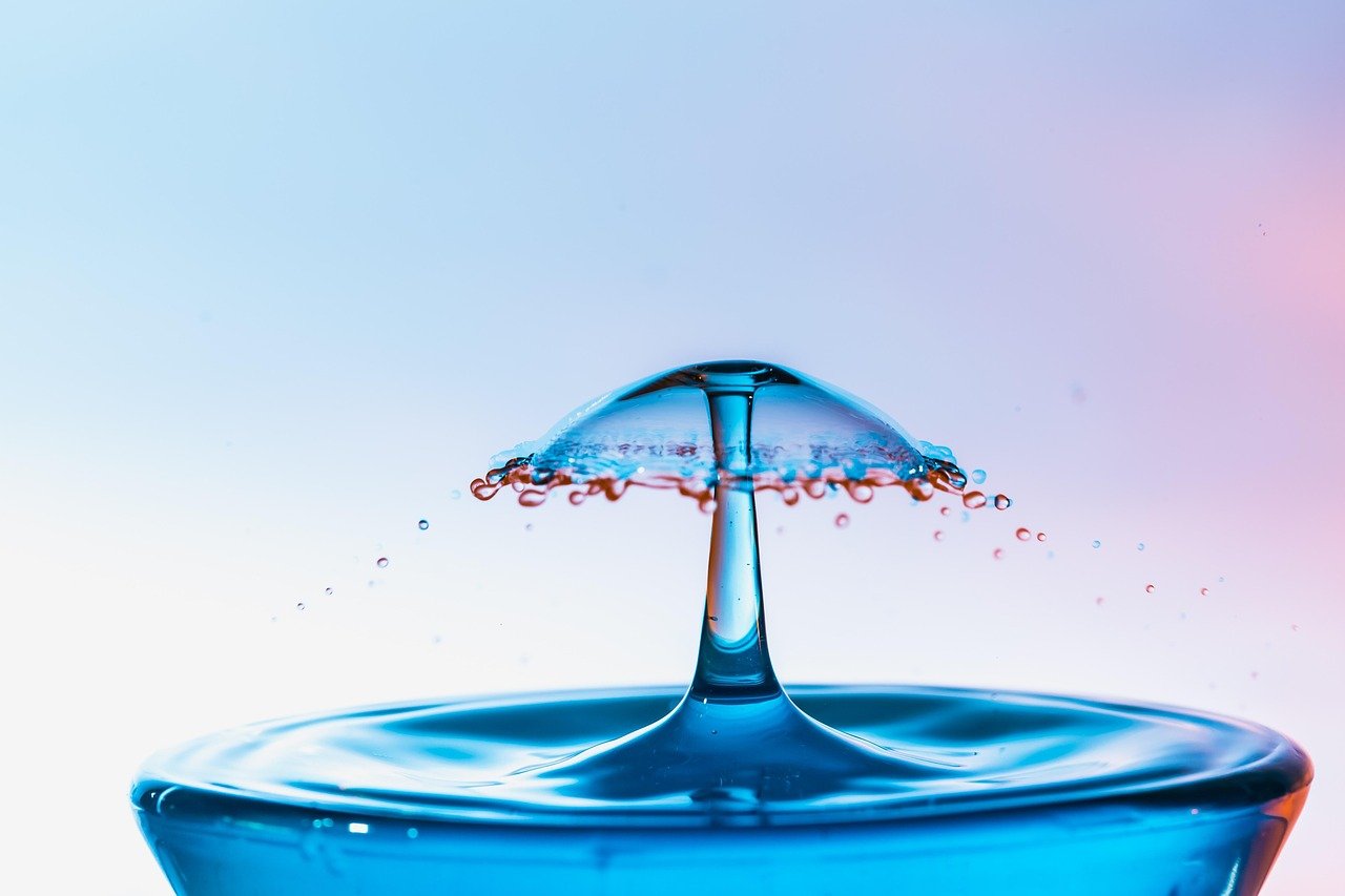 A water drop, an image of the hydration that supports skin suppleness