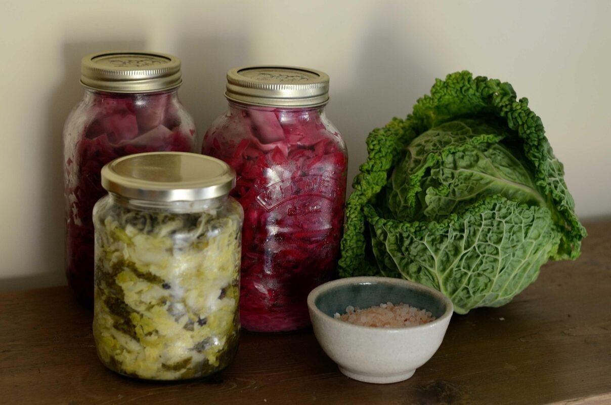 Aliments fermentés riches en fibres soutenant la flore intestinale et le microbiote